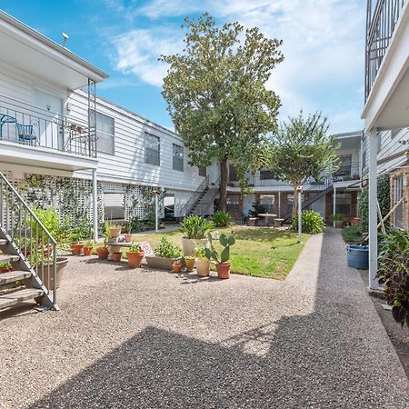 Bright & Airy Apt Close To Everything With Free Park Daire Houston Dış mekan fotoğraf