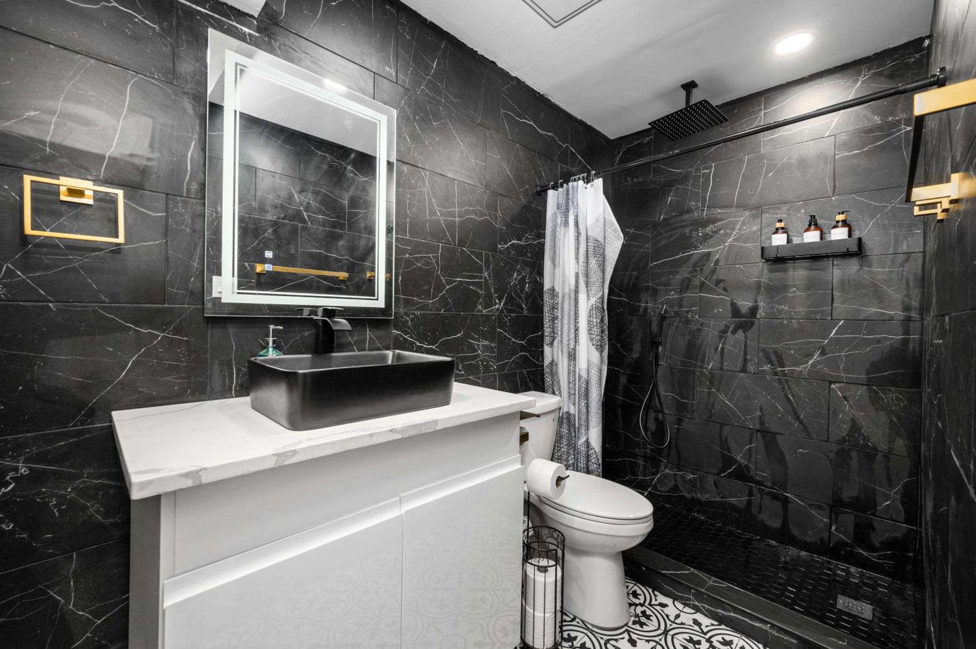 Bright & Airy Apt Close To Everything With Free Park Daire Houston Dış mekan fotoğraf