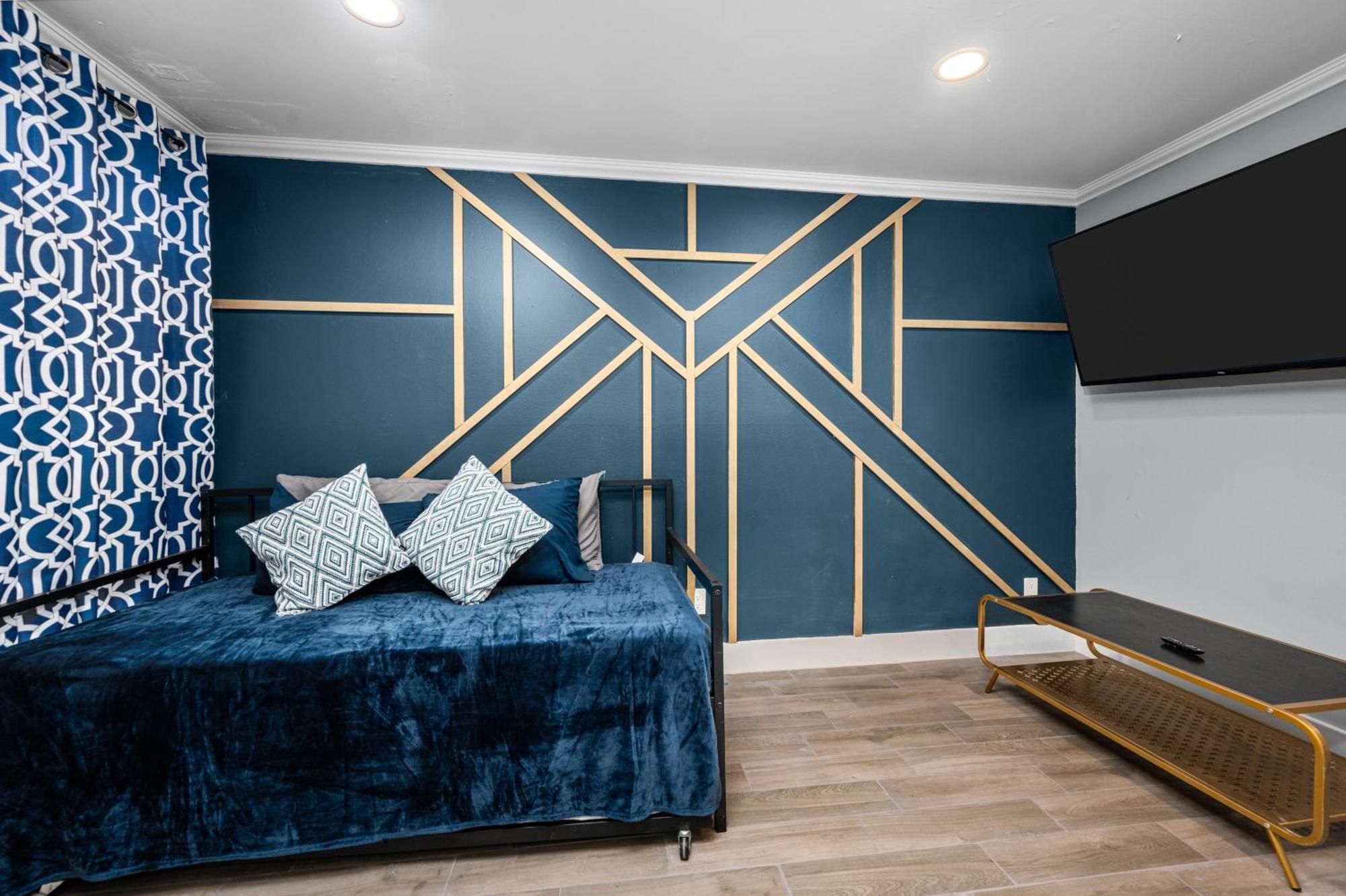 Bright & Airy Apt Close To Everything With Free Park Daire Houston Dış mekan fotoğraf