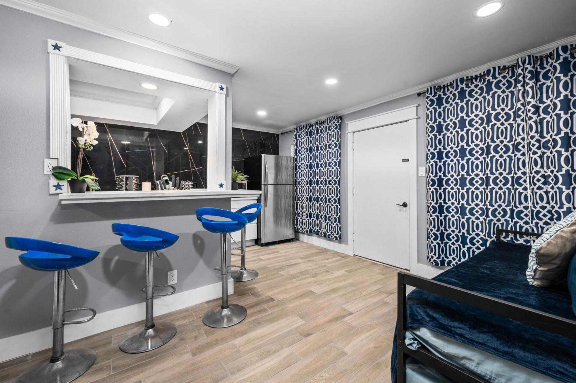 Bright & Airy Apt Close To Everything With Free Park Daire Houston Dış mekan fotoğraf