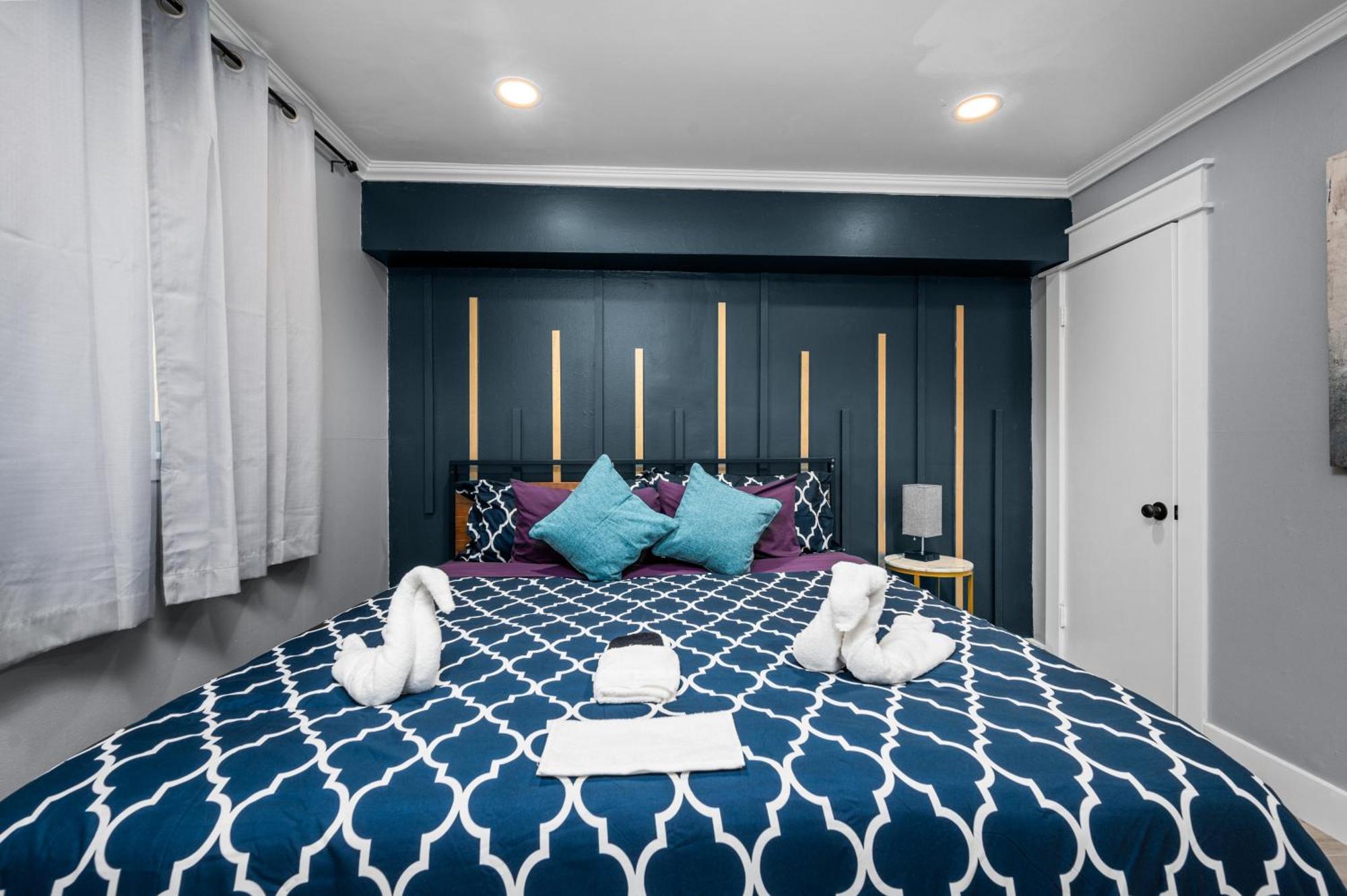 Bright & Airy Apt Close To Everything With Free Park Daire Houston Dış mekan fotoğraf