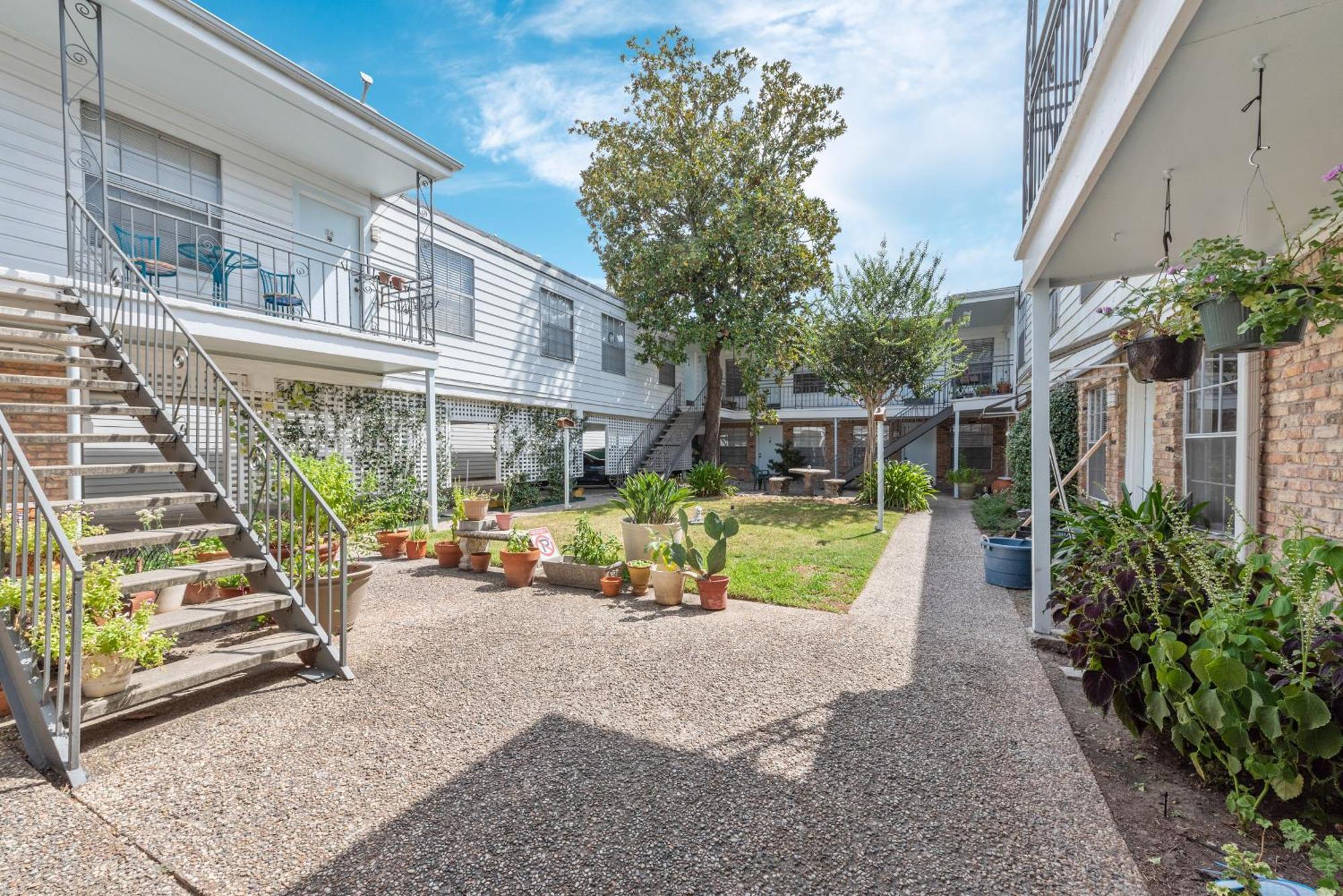 Bright & Airy Apt Close To Everything With Free Park Daire Houston Dış mekan fotoğraf